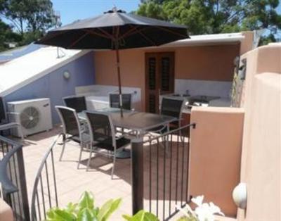 фото отеля L'Auberge Apartments Noosa