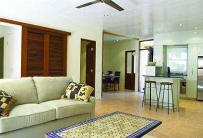 фото отеля L'Auberge Apartments Noosa