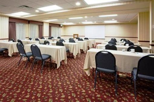 фото отеля Country Inn and Suites St. Paul Northeast