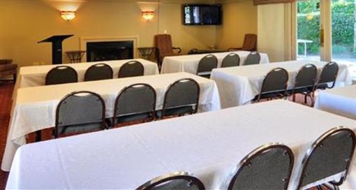 фото отеля University Park Inn and Suites