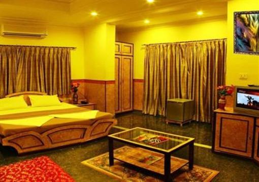 фото отеля Suriya International Hotel