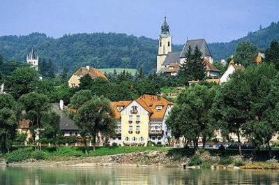 фото отеля Hotel And Restaurant Donauhof Emmersdorf an der Donau
