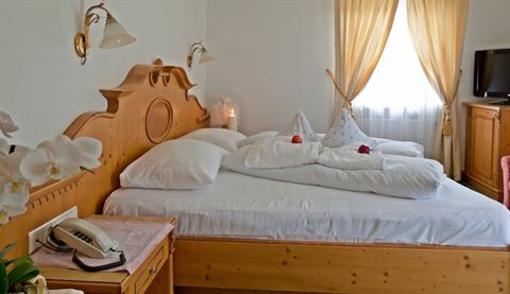 фото отеля Hotel Schonblick Rodeneck