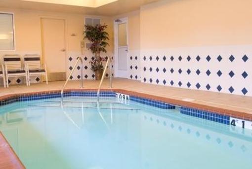 фото отеля Candlewood Suites - Rogers