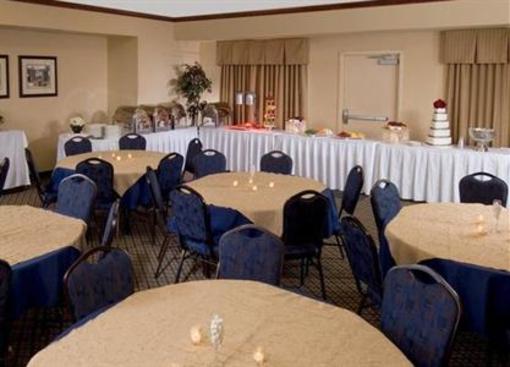 фото отеля Candlewood Suites - Rogers