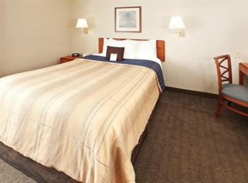 фото отеля Candlewood Suites - Rogers