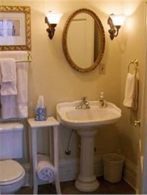 фото отеля Lyndon House Bed & Breakfast