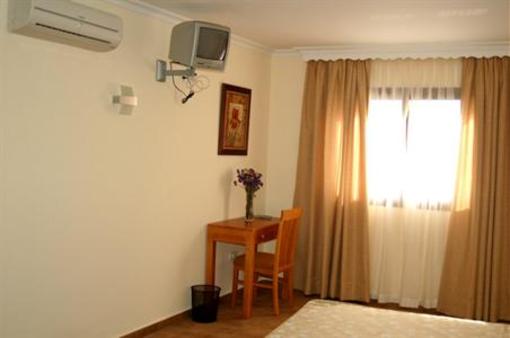 фото отеля Hostal Margarita La Linea de la Concepcion