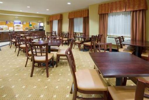 фото отеля Holiday Inn Express Hotel & Suites Stevens Point-Wisconsin Rapids