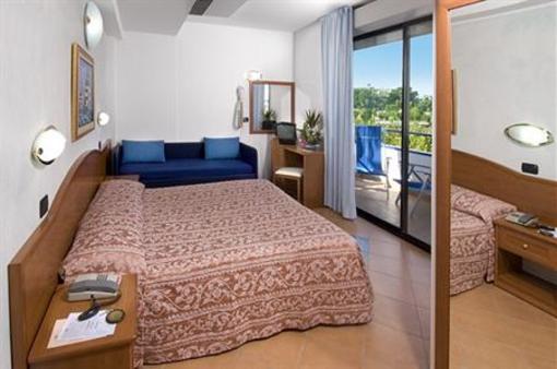 фото отеля Queen Mary Club Vacanze