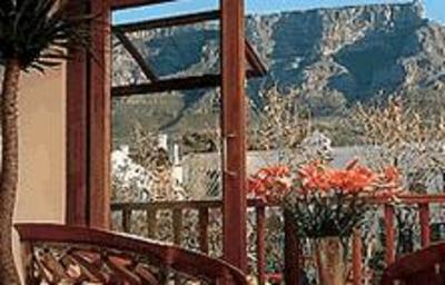 фото отеля Ikhaya Lodge