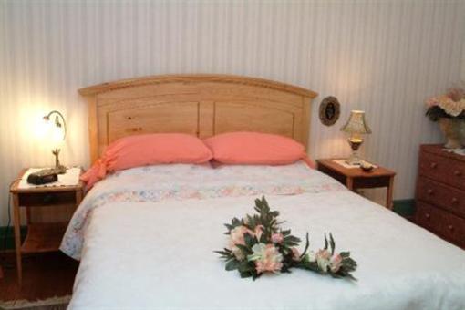 фото отеля L'Arvidienne Couette et Cafe Bed and Breakfast Quebec City