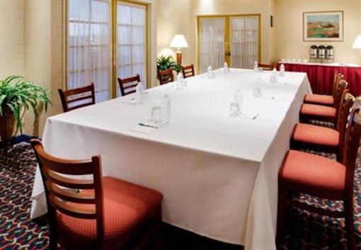 фото отеля Holiday Inn Santa Barbara - Goleta