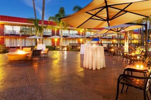 фото отеля Holiday Inn Santa Barbara - Goleta
