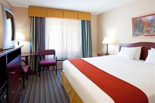 фото отеля Holiday Inn Express Chateau Elan Lodge