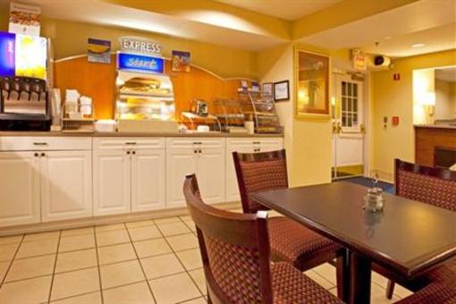 фото отеля Holiday Inn Express Chateau Elan Lodge