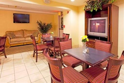 фото отеля Holiday Inn Express Chateau Elan Lodge