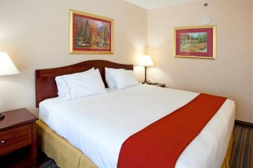 фото отеля Holiday Inn Express Chateau Elan Lodge