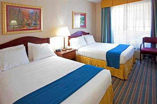 фото отеля Holiday Inn Express Chateau Elan Lodge