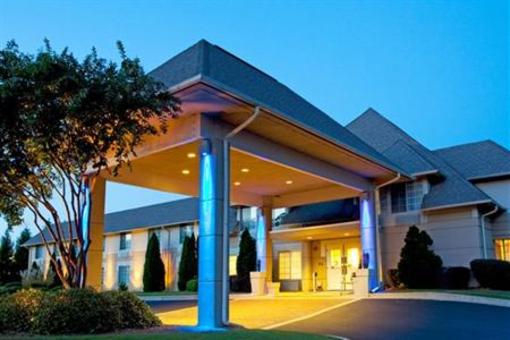 фото отеля Holiday Inn Express Chateau Elan Lodge