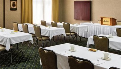 фото отеля Radisson Hotel Bismarck