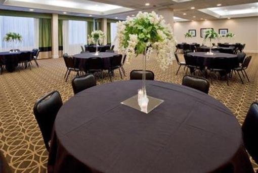 фото отеля Holiday Inn Raleigh-North
