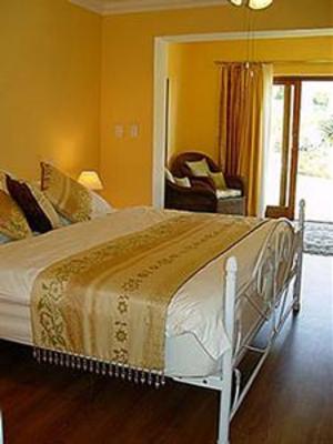 фото отеля Apricot Gardens Guesthouse Gordon's Bay