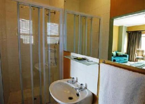 фото отеля Dolphin Inn Guesthouse Mouille Point