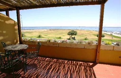 фото отеля Dolphin Inn Guesthouse Mouille Point