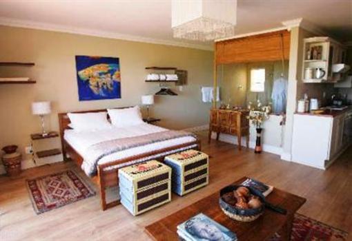 фото отеля Dolphin Inn Guesthouse Mouille Point