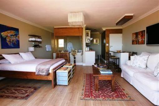 фото отеля Dolphin Inn Guesthouse Mouille Point