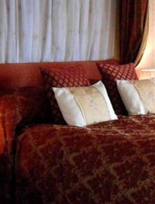 фото отеля Chough's Nest Hotel