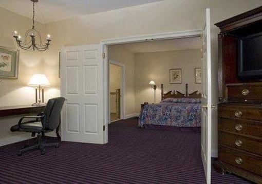 фото отеля Quality Inn & Suites Maison Saint Charles New Orleans