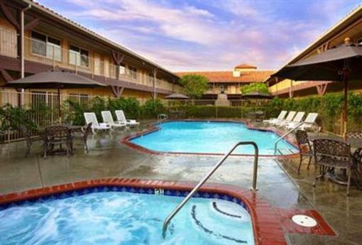 фото отеля Ayres Suites Corona West