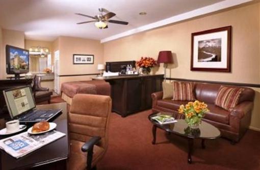 фото отеля Ayres Suites Corona West