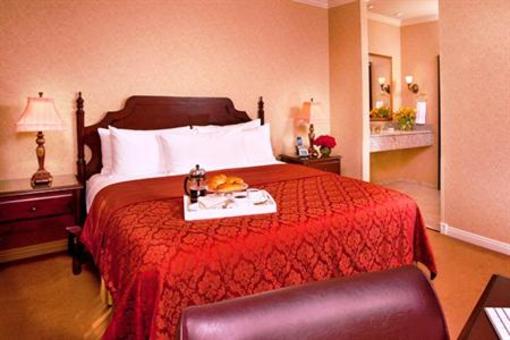 фото отеля Ayres Suites Corona West
