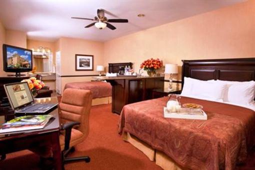 фото отеля Ayres Suites Corona West