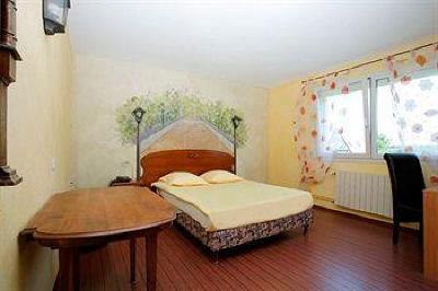 фото отеля Hotel Restaurant Champ Alsace Haguenau