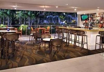 фото отеля Courtyard by Marriott Waikiki Beach