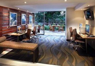 фото отеля Courtyard by Marriott Waikiki Beach
