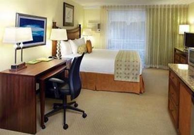 фото отеля Courtyard by Marriott Waikiki Beach