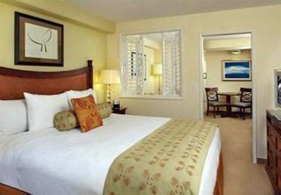 фото отеля Courtyard by Marriott Waikiki Beach