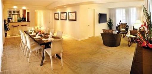 фото отеля Courtyard by Marriott Waikiki Beach