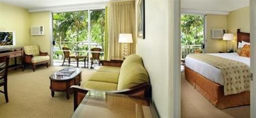 фото отеля Courtyard by Marriott Waikiki Beach
