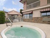 Super 8 Lake Country