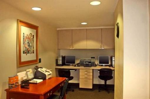 фото отеля Hilton Garden Inn Detroit Metro Airport