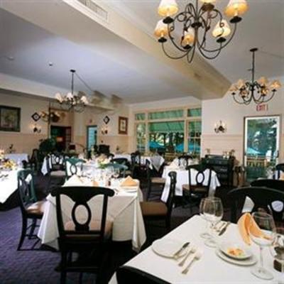 фото отеля Delta Sherwood Inn Port Carling