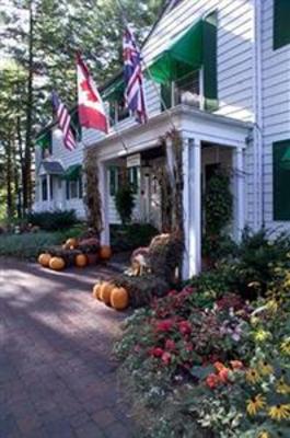 фото отеля Delta Sherwood Inn Port Carling