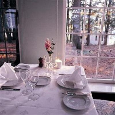 фото отеля Delta Sherwood Inn Port Carling