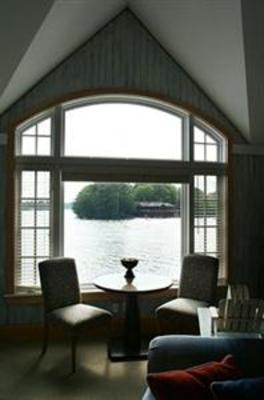 фото отеля Delta Sherwood Inn Port Carling